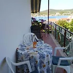 Charming In With Parking Included Διαμέρισμα