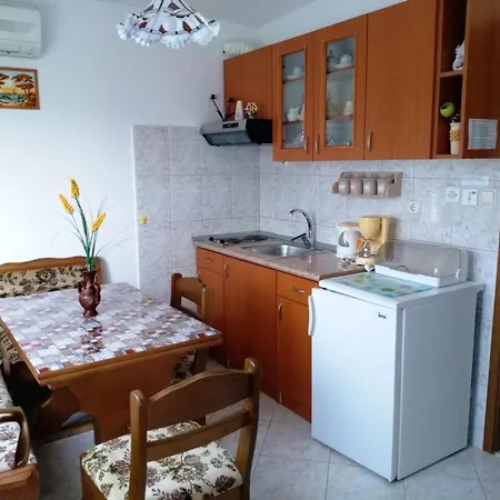 Charming In With Parking Included * Vinišće