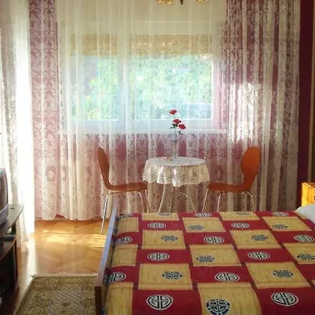 Charming In With Parking Included 아파트 Vinišće