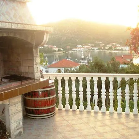 Charming In With Parking Included * Vinišće