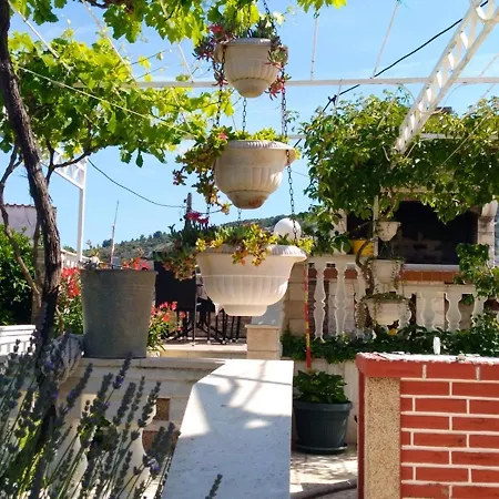 Charming In With Parking Included Apartman