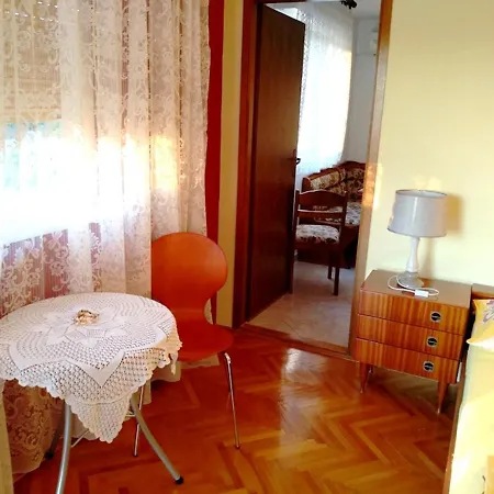 Charming In With Parking Included 아파트 Vinišće