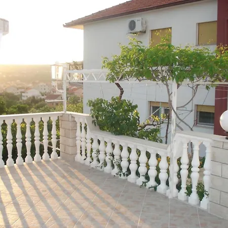 Charming In With Parking Included * Vinišće