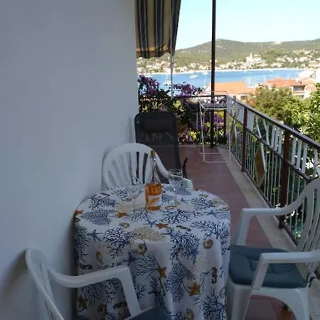 Charming In With Parking Included شقة Vinišće