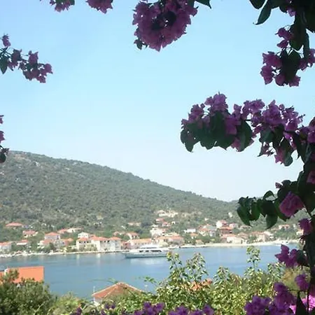 Charming In With Parking Included * Vinišće