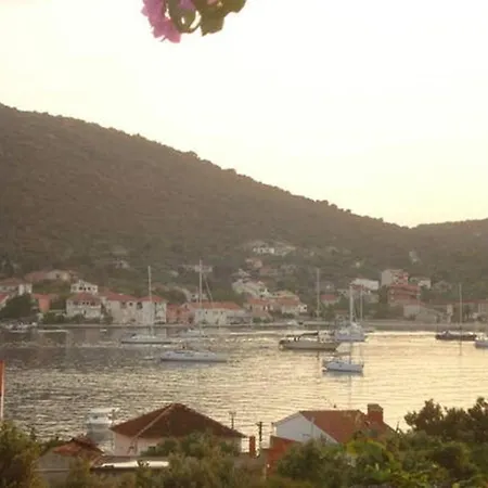 Charming In With Parking Included Vinišće