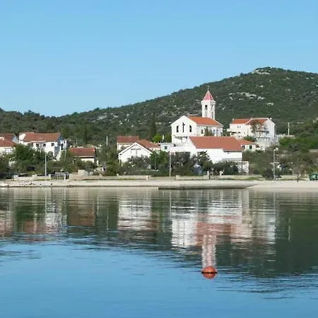 Apartman Charming In With Parking Included Vinišće