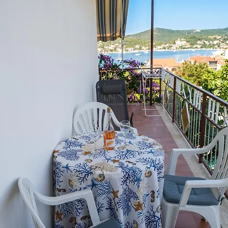 Charming In With Parking Included * Vinišće