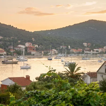Apartament Charming In With Parking Included Vinišće