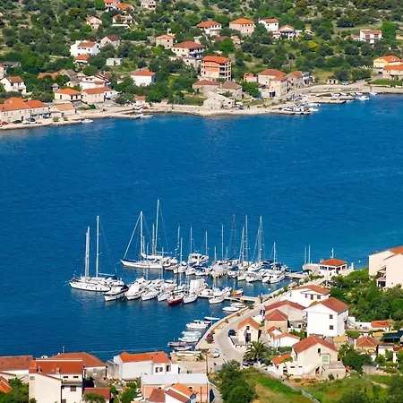 Apartament Charming In With Parking Included Vinišće