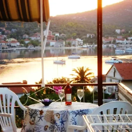 Charming In With Parking Included Vinišće