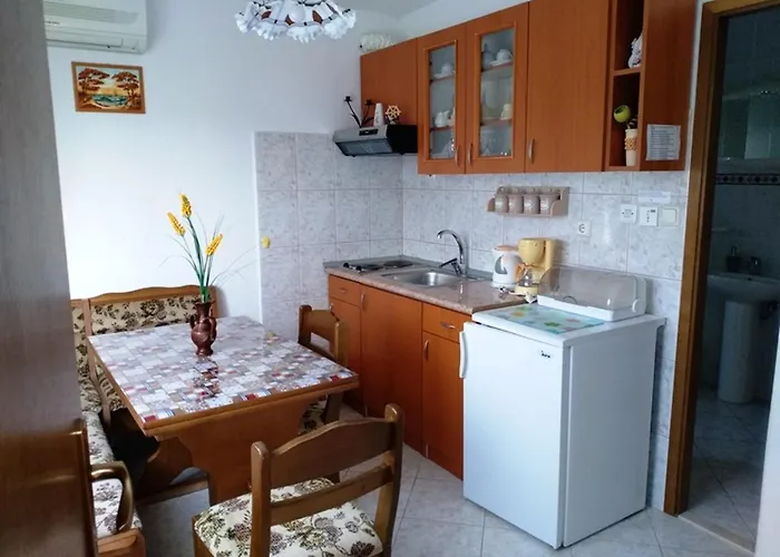 Charming In With Parking Included * Vinišće