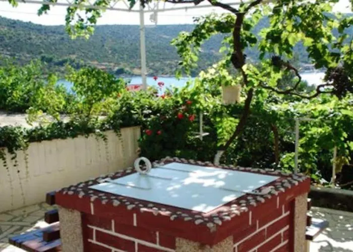 Charming In With Parking Included