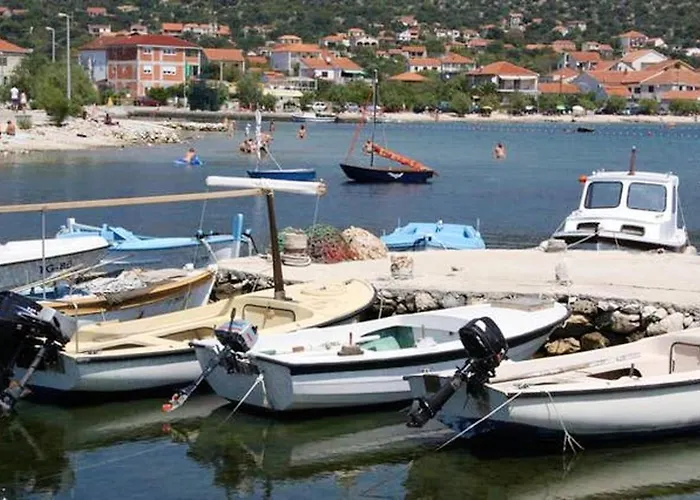 Apartman Charming In With Parking Included Vinišće