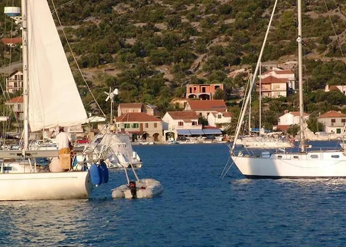 Charming In With Parking Included Apartman Vinišće