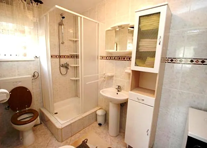 Charming In With Parking Included Apartman Vinišće