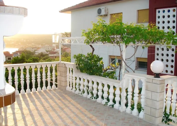 Charming In With Parking Included