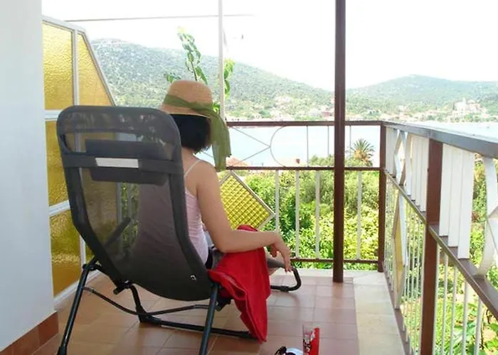 Apartman Charming In With Parking Included Vinišće