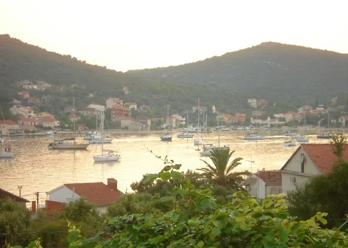 Charming In With Parking Included *