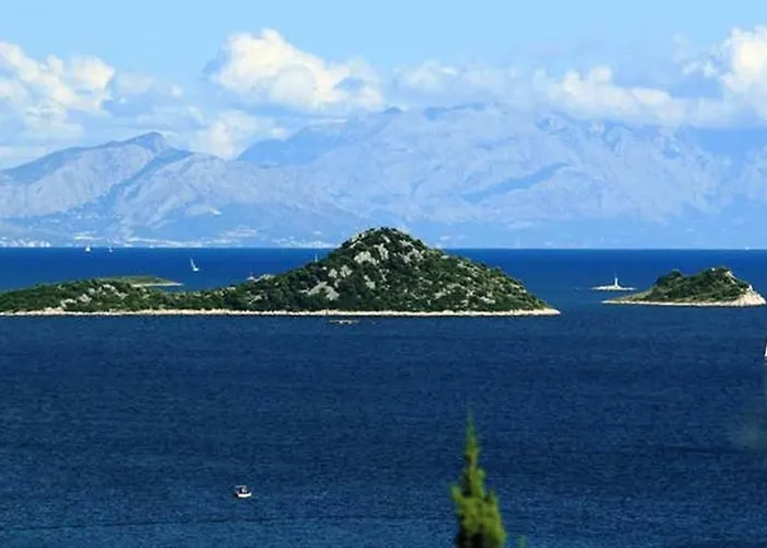 Charming In With Parking Included *