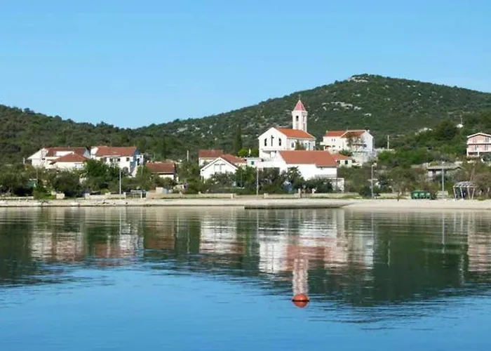 Charming In With Parking Included * Vinišće