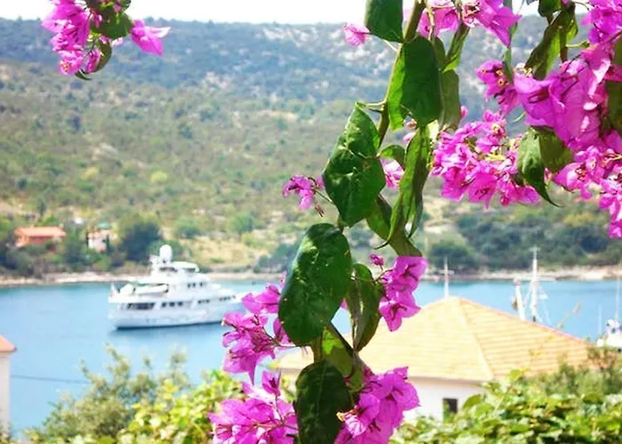 Charming In With Parking Included *