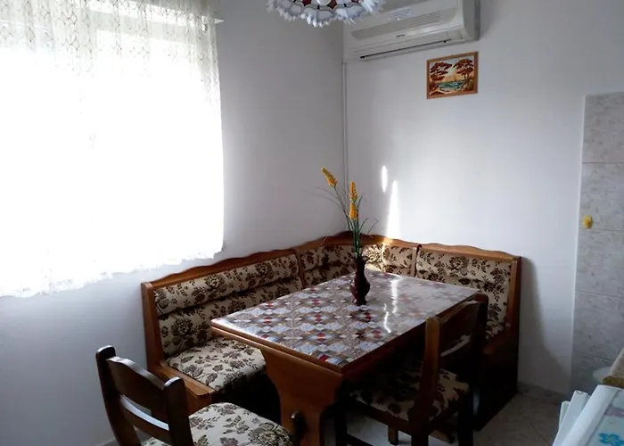 Charming In With Parking Included *