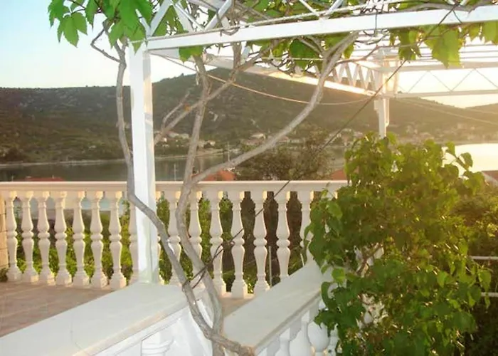 Apartman Charming In With Parking Included Vinišće